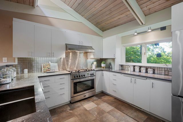 1875 Troy Lane N, Plymouth, MN 55447