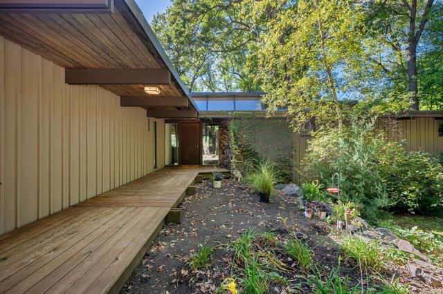 1875 Troy Lane N, Plymouth, MN 55447