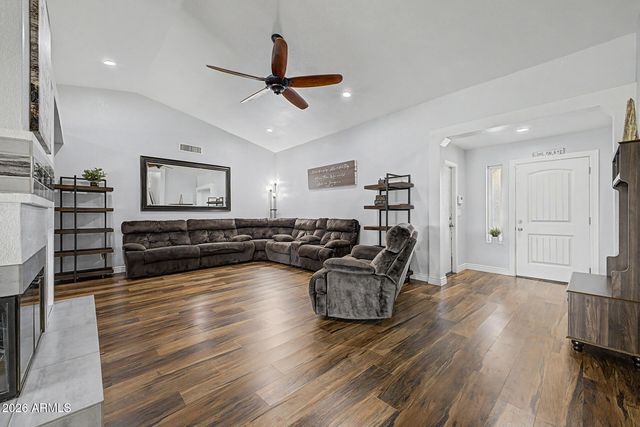 7521 W Willow Avenue, Peoria, AZ 85381
