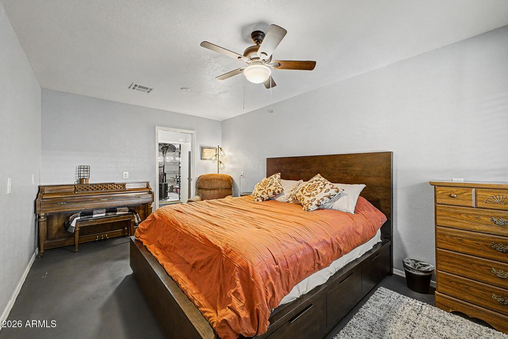 Image 27 of property listing at 7521 W Willow Avenue, Peoria, AZ 85381