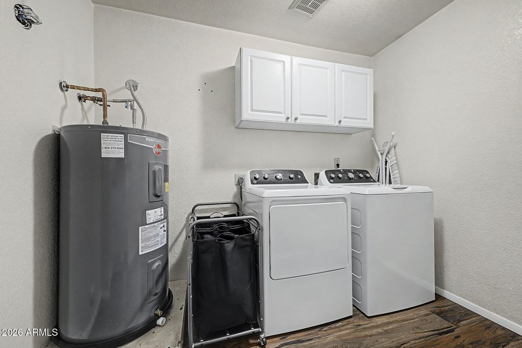 Image 32 of property listing at 7521 W Willow Avenue, Peoria, AZ 85381