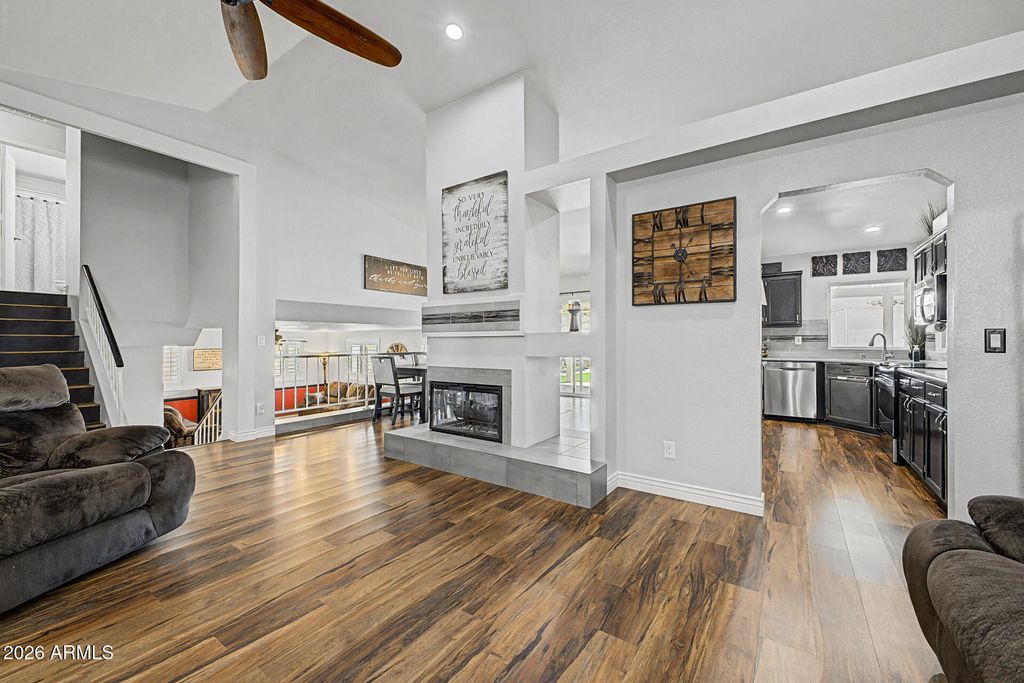 Image 6 of property listing at 7521 W Willow Avenue, Peoria, AZ 85381