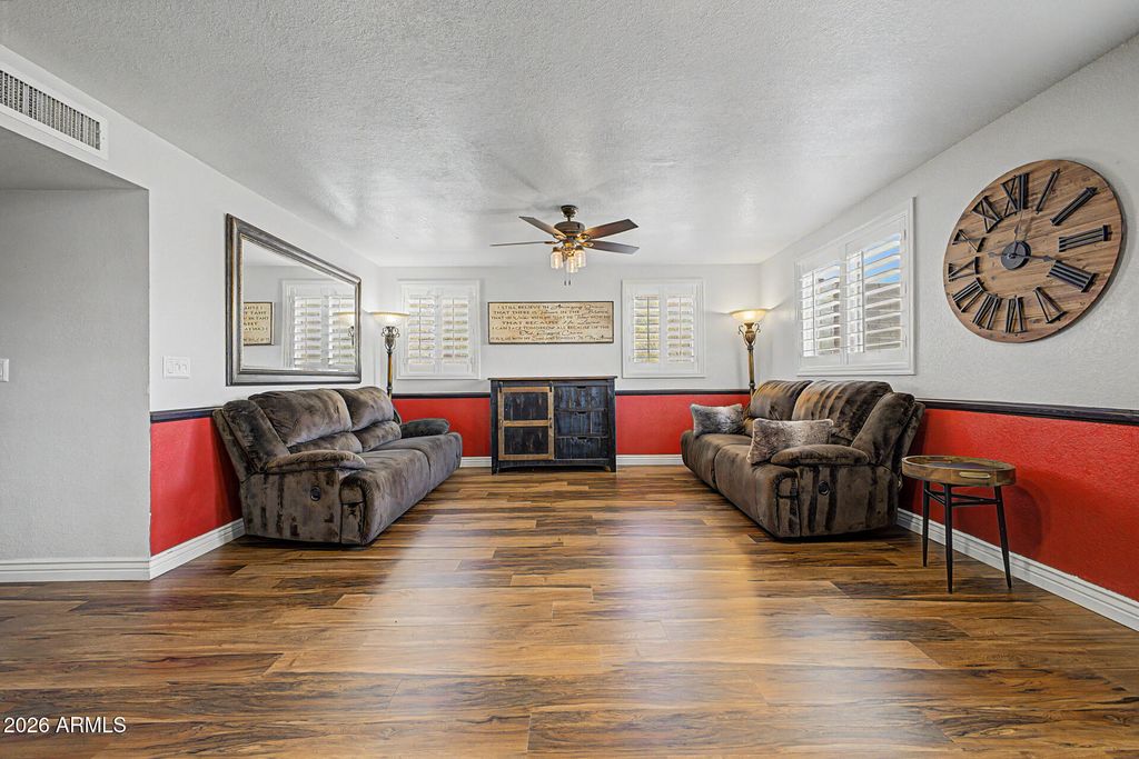 Image 8 of property listing at 7521 W Willow Avenue, Peoria, AZ 85381