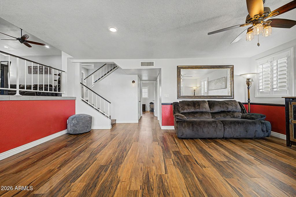 Image 9 of property listing at 7521 W Willow Avenue, Peoria, AZ 85381