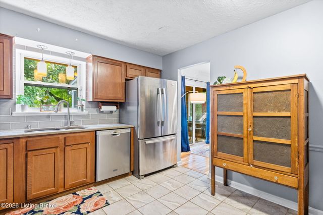 4311 Accomack Dr, Louisville, KY 40241