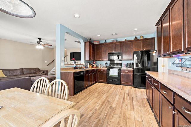 2214 LAKELINE DR, New Braunfels, TX 78130
