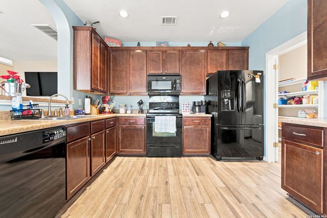 2214 LAKELINE DR, New Braunfels, TX 78130