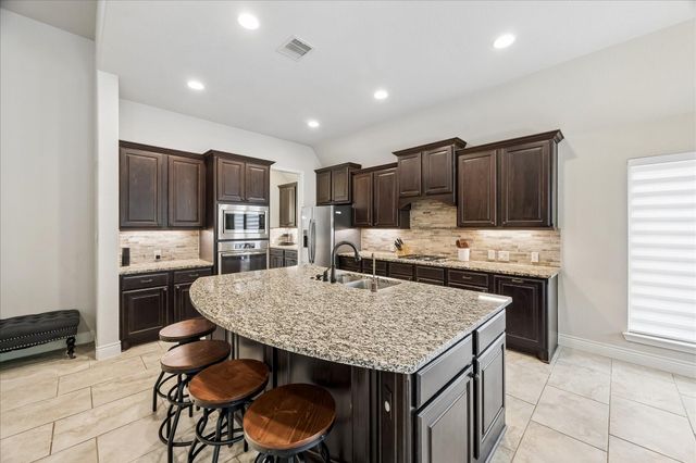 116 Wade Pointe Drive, Montgomery, TX 77316