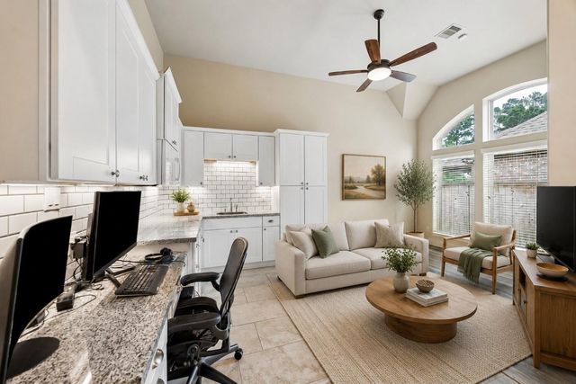 116 Wade Pointe Drive, Montgomery, TX 77316