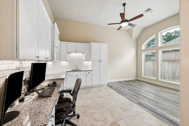 116 Wade Pointe Drive, Montgomery, TX 77316
