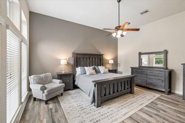 116 Wade Pointe Drive, Montgomery, TX 77316