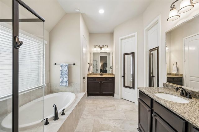 116 Wade Pointe Drive, Montgomery, TX 77316