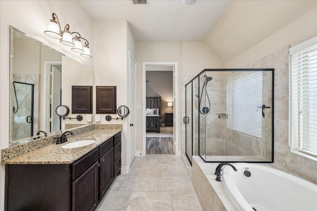 116 Wade Pointe Drive, Montgomery, TX 77316