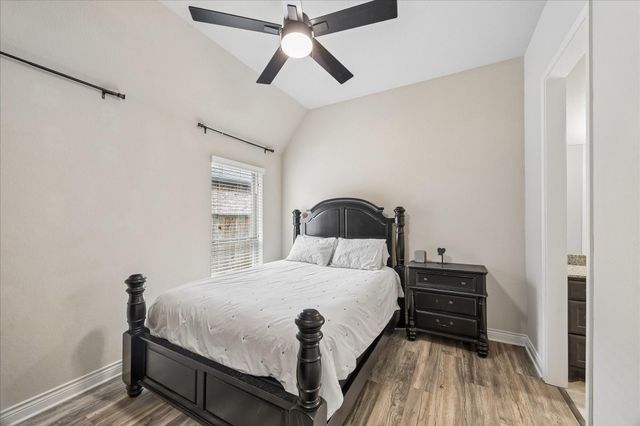 116 Wade Pointe Drive, Montgomery, TX 77316