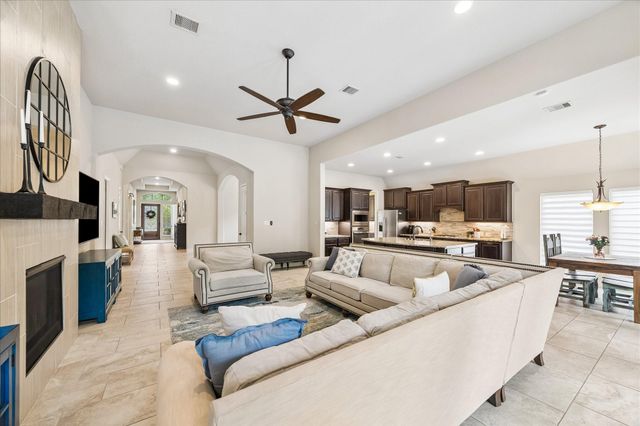 116 Wade Pointe Drive, Montgomery, TX 77316