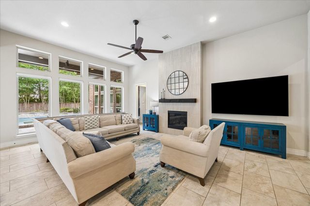 116 Wade Pointe Drive, Montgomery, TX 77316