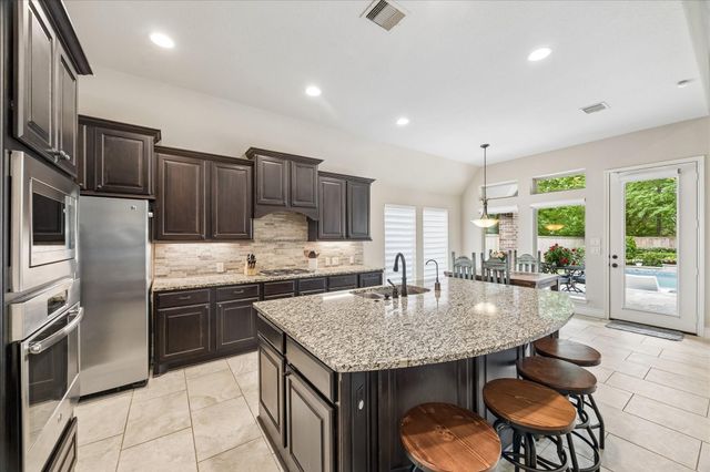 116 Wade Pointe Drive, Montgomery, TX 77316