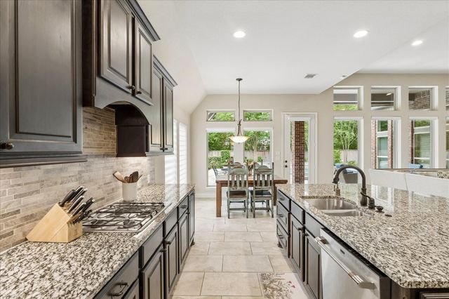 116 Wade Pointe Drive, Montgomery, TX 77316