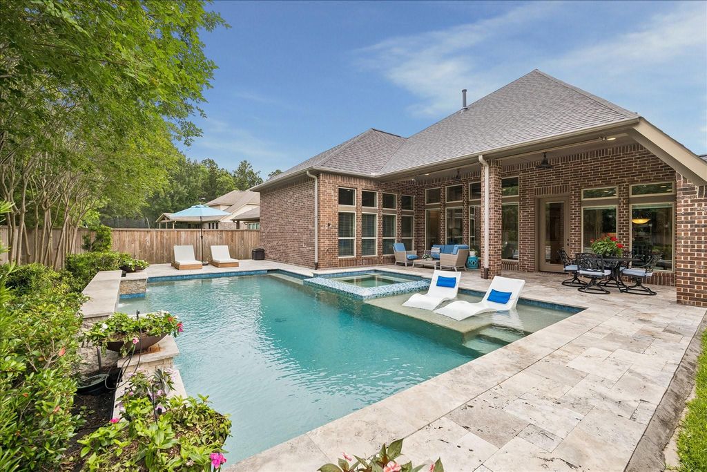 116 Wade Pointe Drive, Montgomery, TX 77316
