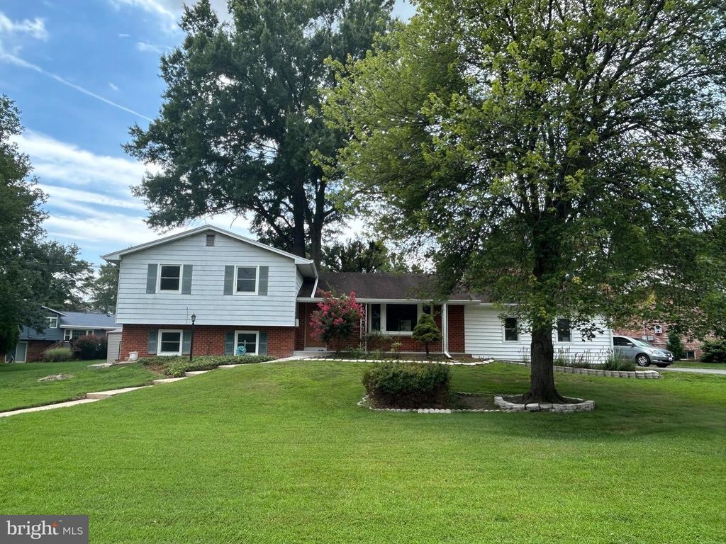 11704 GREENLANE DR, Potomac, MD 20854
