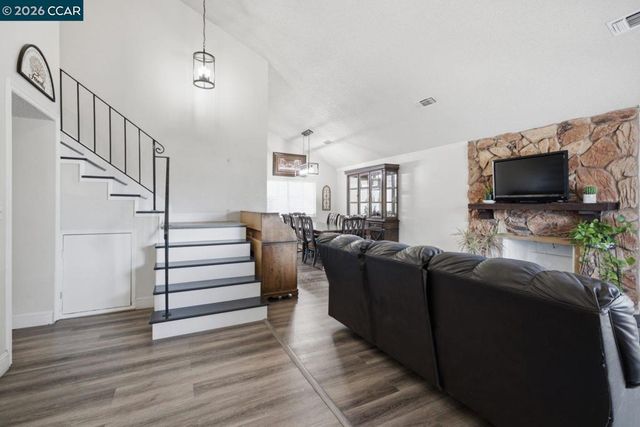 15 Plumas Ct, Bay Point, CA 94565