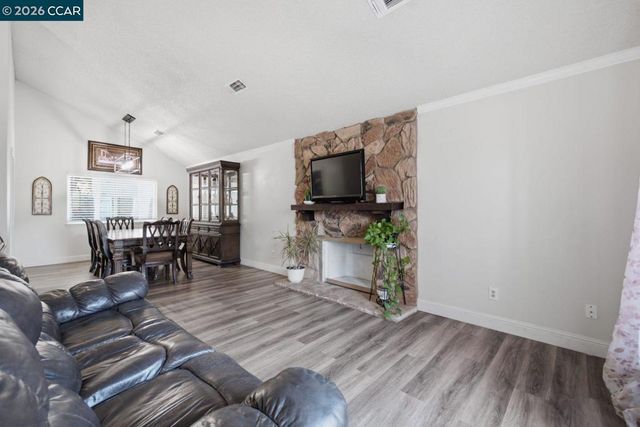 15 Plumas Ct, Bay Point, CA 94565