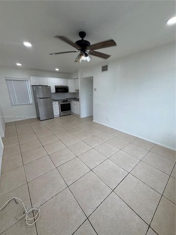 830 SW 6th St 3, Hallandale Beach, FL 33009