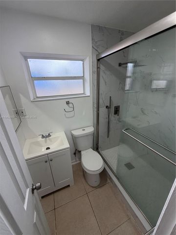 830 SW 6th St 3, Hallandale Beach, FL 33009