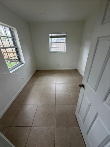 830 SW 6th St 3, Hallandale Beach, FL 33009