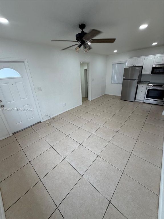 830 SW 6th St 3, Hallandale Beach, FL 33009