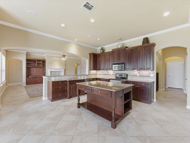 11029 Owl Creek Drive, Fort Worth, TX 76179