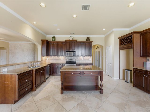 11029 Owl Creek Drive, Fort Worth, TX 76179