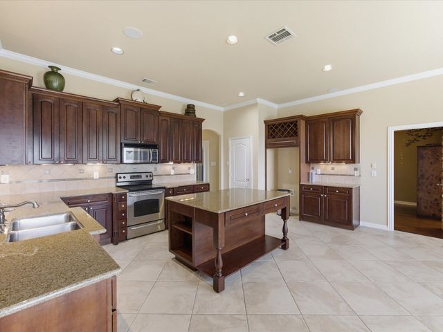 11029 Owl Creek Drive, Fort Worth, TX 76179