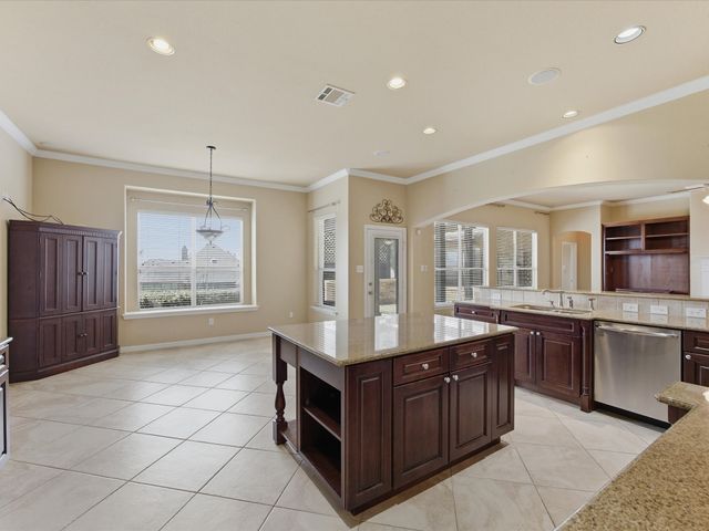 11029 Owl Creek Drive, Fort Worth, TX 76179