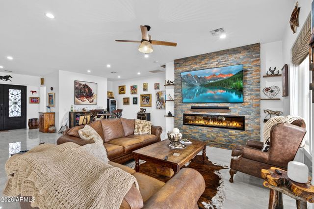 6786 W PALOMINO Way, Coolidge, AZ 85128