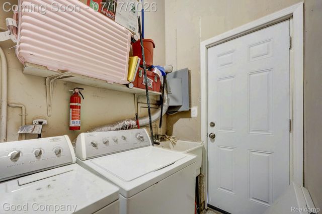 23465 Hazelwood Avenue, Hazel Park, MI 48030