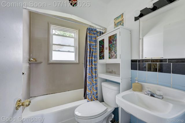 23465 Hazelwood Avenue, Hazel Park, MI 48030