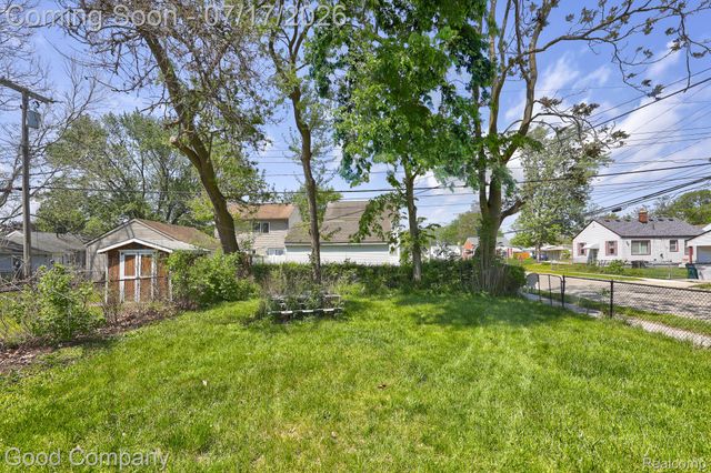 23465 Hazelwood Avenue, Hazel Park, MI 48030