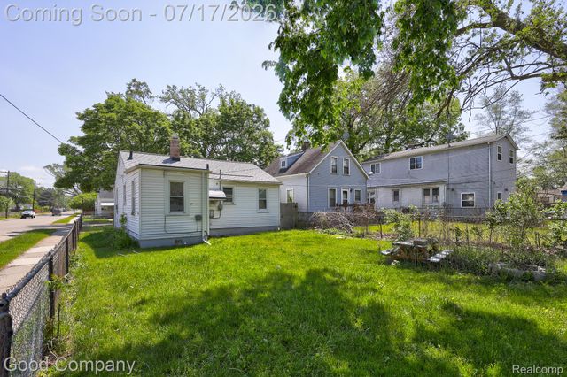 23465 Hazelwood Avenue, Hazel Park, MI 48030