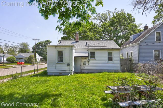 23465 Hazelwood Avenue, Hazel Park, MI 48030