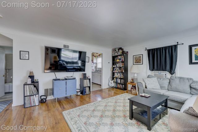 23465 Hazelwood Avenue, Hazel Park, MI 48030