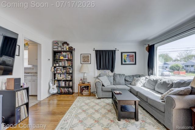 23465 Hazelwood Avenue, Hazel Park, MI 48030