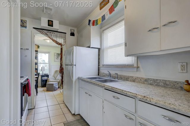 23465 Hazelwood Avenue, Hazel Park, MI 48030