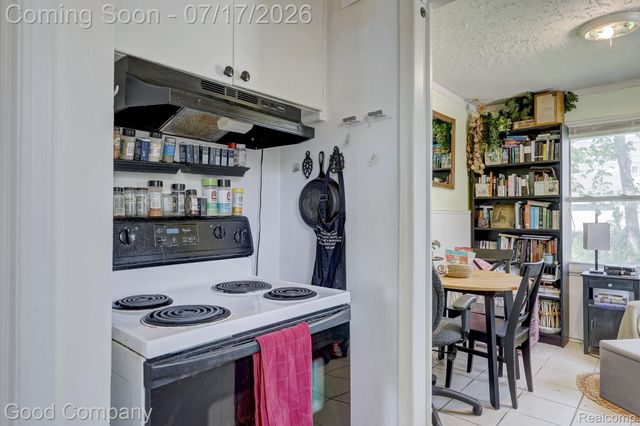 23465 Hazelwood Avenue, Hazel Park, MI 48030