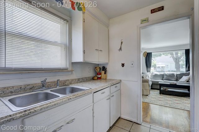 23465 Hazelwood Avenue, Hazel Park, MI 48030