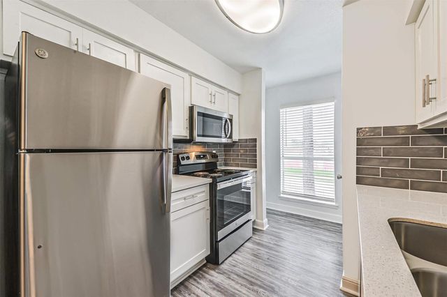 1111 W Main Street 4104, League City, TX 77573