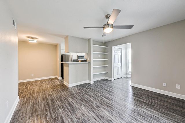 1111 W Main Street 4104, League City, TX 77573