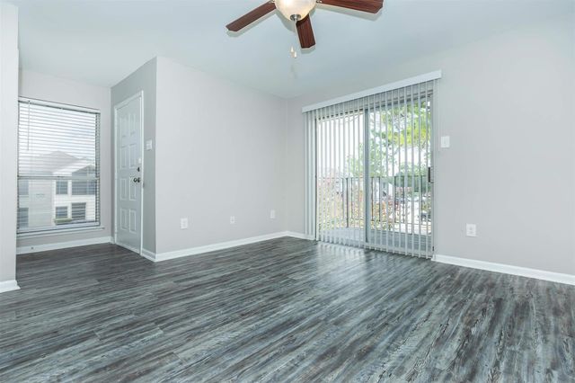 1111 W Main Street 4104, League City, TX 77573