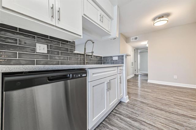 1111 W Main Street 4104, League City, TX 77573