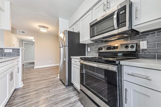 1111 W Main Street 4104, League City, TX 77573